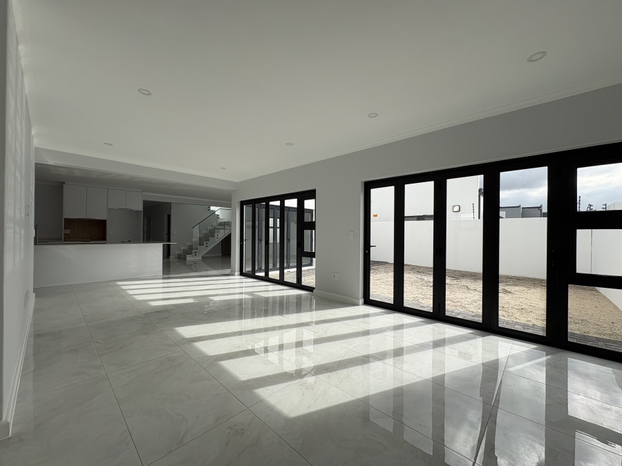 5 Bedroom Property for Sale in Sandown Western Cape